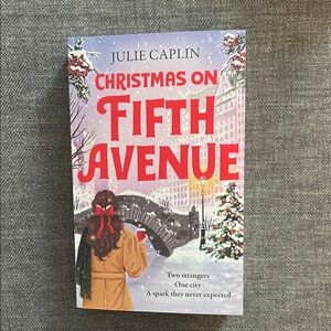 Christmas on Fifth Avenue • Julie Caplin Paperback Book